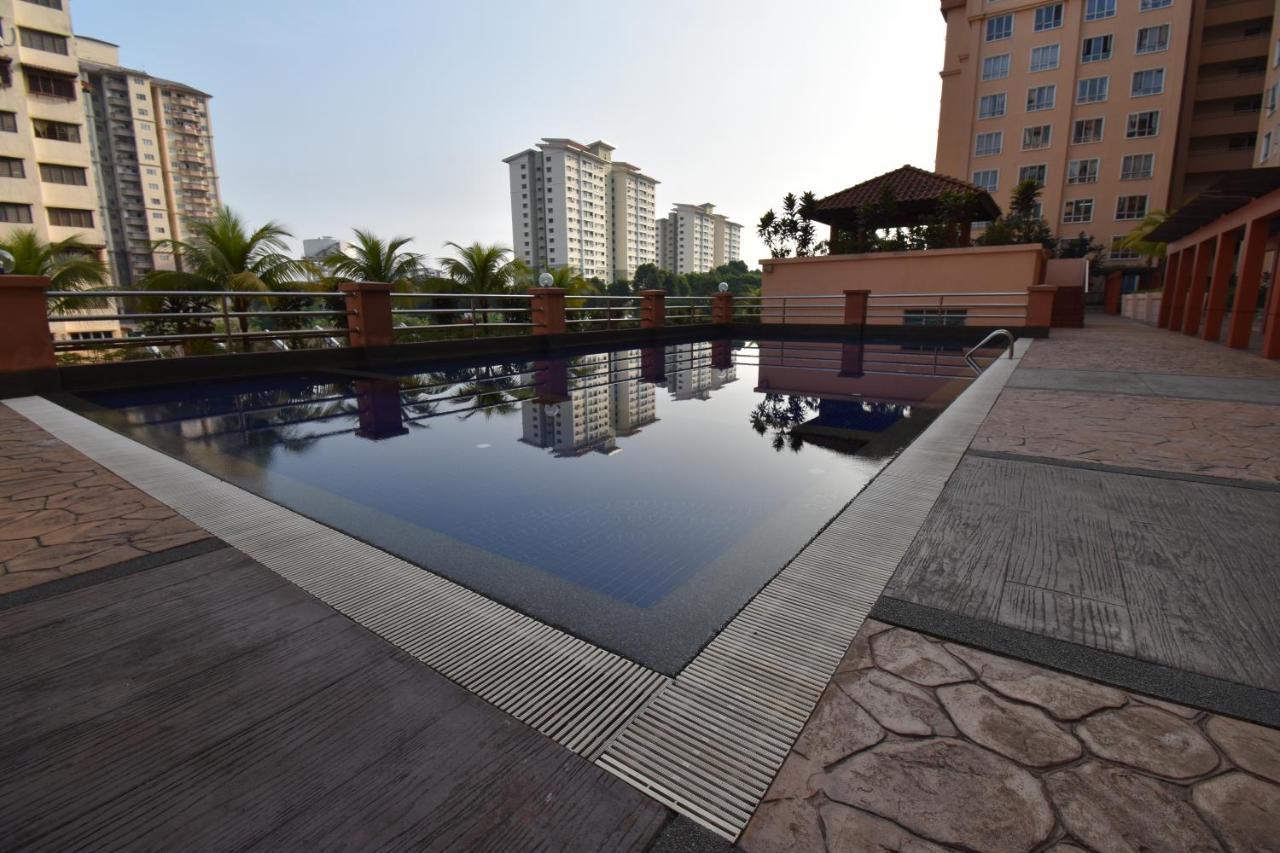 75 négyzetméteres, 3 hálószobás Apartman 2 fürdőszobával Cheras területén Apartman Kuala Lumpur Kültér fotó